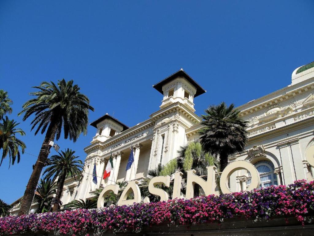 Casa Carina Centro Citta Con Garage Privato Apartment Sanremo Bagian luar foto