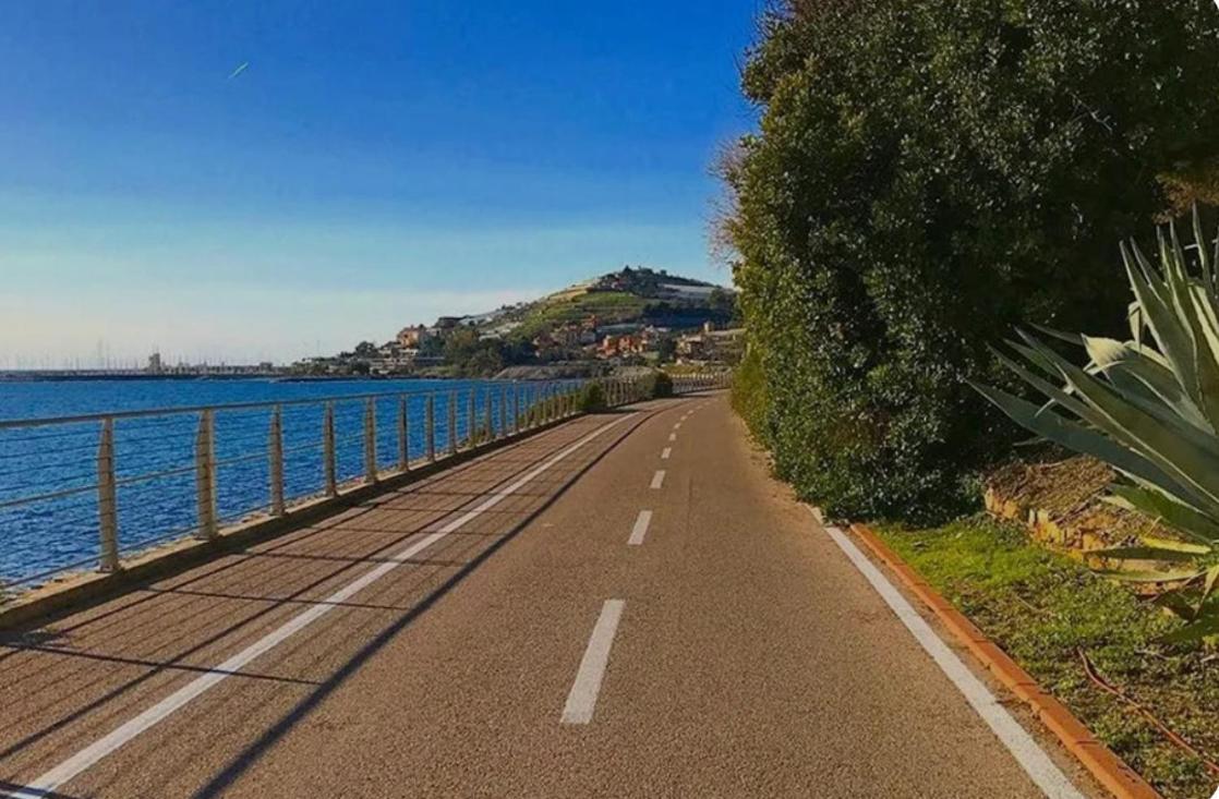 Casa Carina Centro Citta Con Garage Privato Apartment Sanremo Bagian luar foto